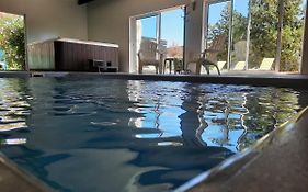 La ptite adresse Love Room Vaucluse Piscine Intérieure chauffé Privée&Spa Privée Parking Gratuit